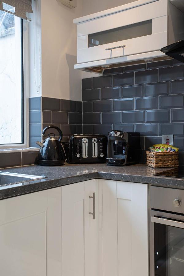Refurbished Home, 8 Mins To Cc Belfast Exterior photo