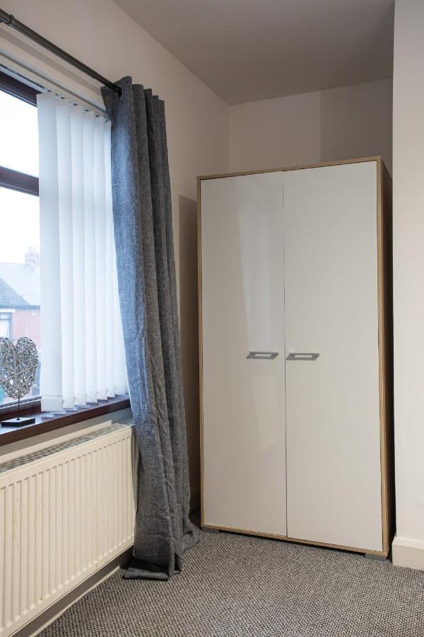 Refurbished Home, 8 Mins To Cc Belfast Exterior photo